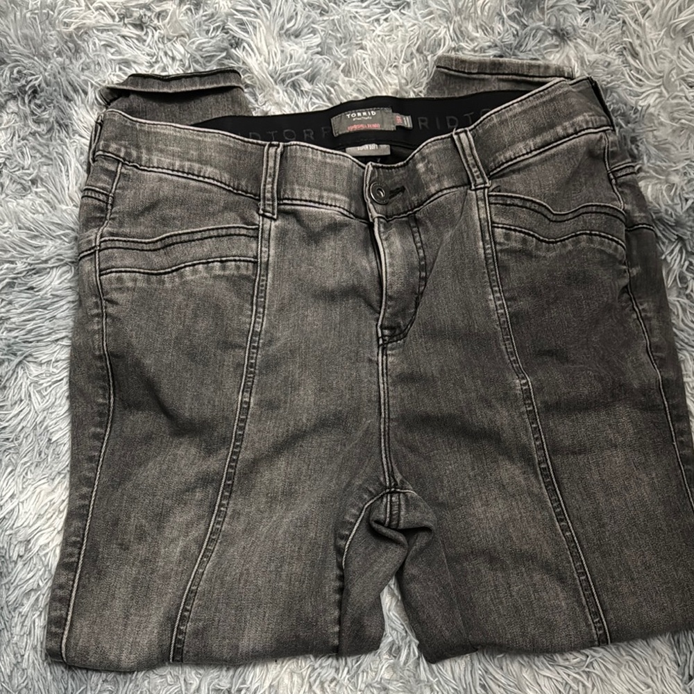 Torrid Gray Skinny Jeans with Distressed Look - Picture 5 of 7